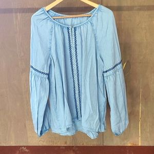 Women's Long-sleeved peasant blouse. New Directions, Size L, light blue.
